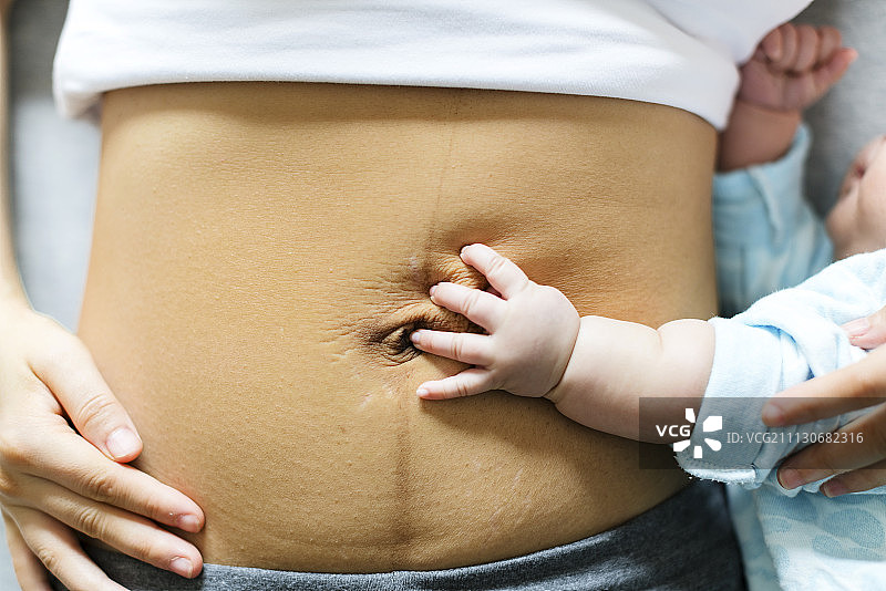  婴儿与妊娠纹图片素材