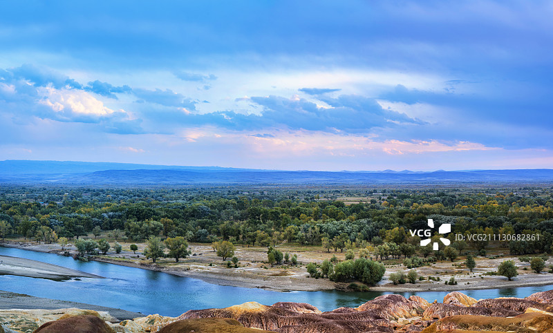 新疆五彩滩图片素材