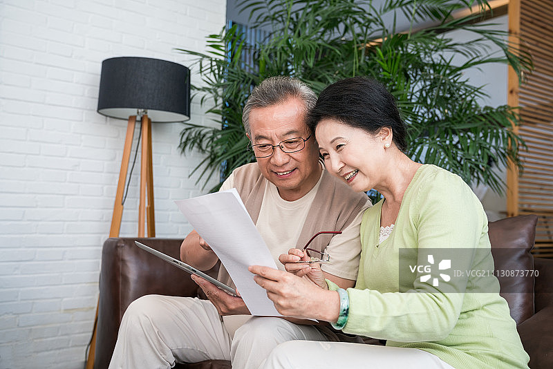 一对老夫妻图片素材