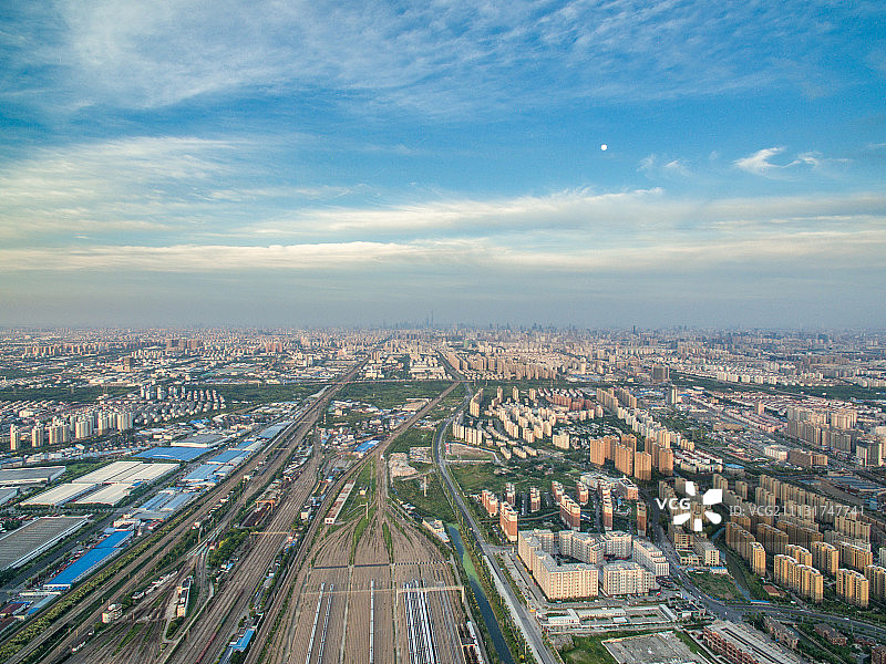 航拍夕阳高铁车库图片素材