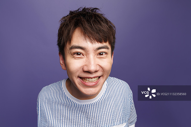 欢乐的青年男人图片素材