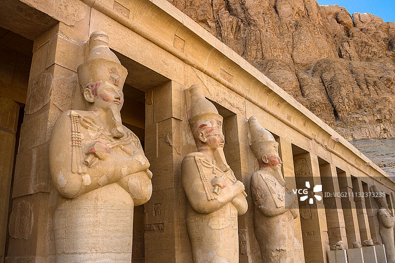 埃及卢克索底比斯哈特谢普苏特女王雕像图片素材