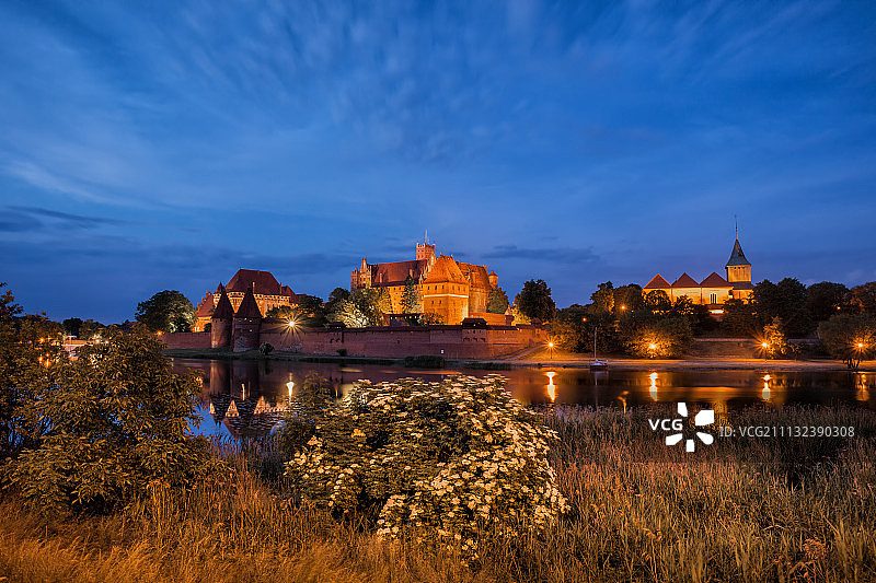 波兰马尔堡城堡夜景图片素材