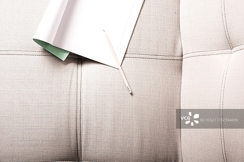 智能手机和练习本图片素材