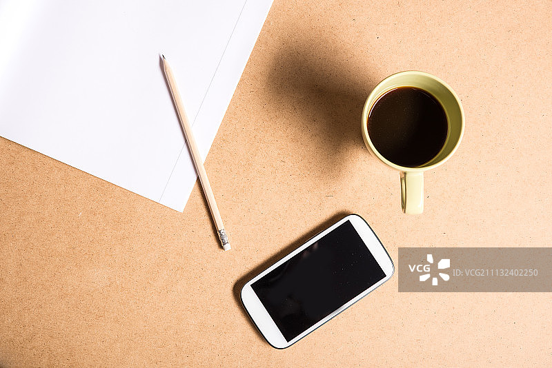 手机和练习本图片素材