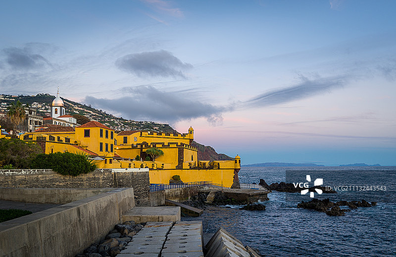 日落时分的圣地亚哥堡，马德拉岛，丰沙尔图片素材