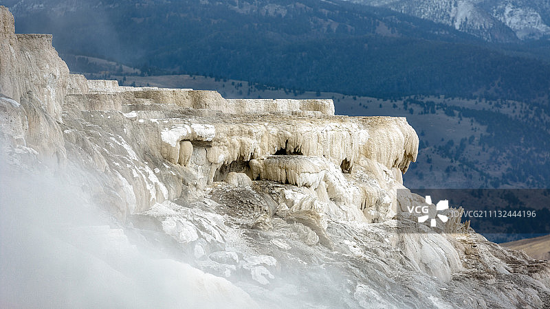 黄石国家公园内的猛犸温泉图片素材