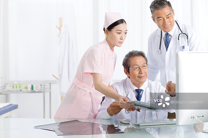 医生开会讨论图片素材