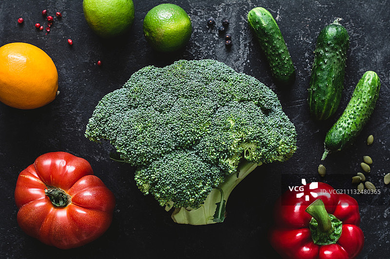 石材背景上的蔬菜图片素材