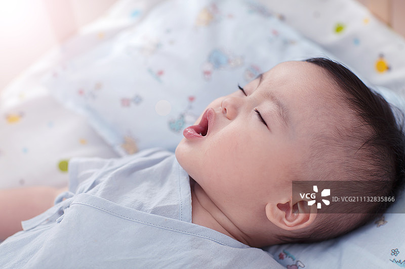 男婴儿在睡觉图片素材