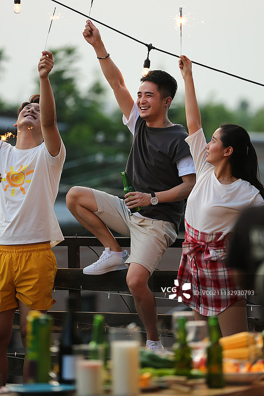 青年人聚会图片素材