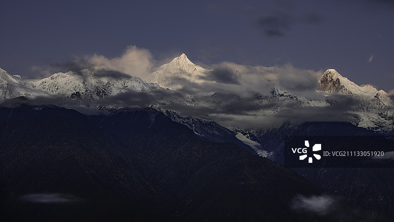 云南迪庆藏族自治州德钦梅里雪山高清风光图片素材
