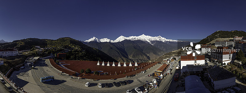 云南迪庆藏族自治州德钦梅里雪山高清风光图片素材