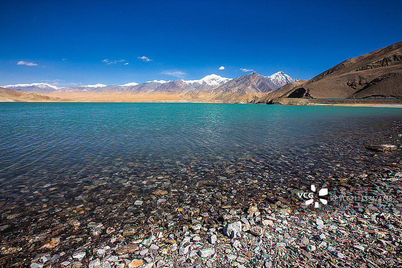 喀喇昆仑山脉湖泊图片素材