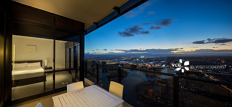 高档公寓的观景阳台图片素材