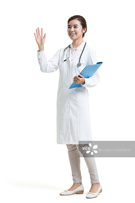 手拿病历的年轻女医生挥手打招呼图片素材