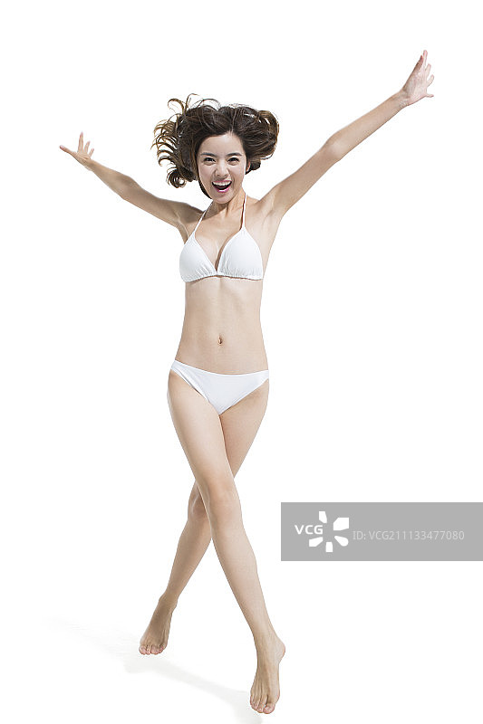 穿着比基尼的美女在跳跃图片素材