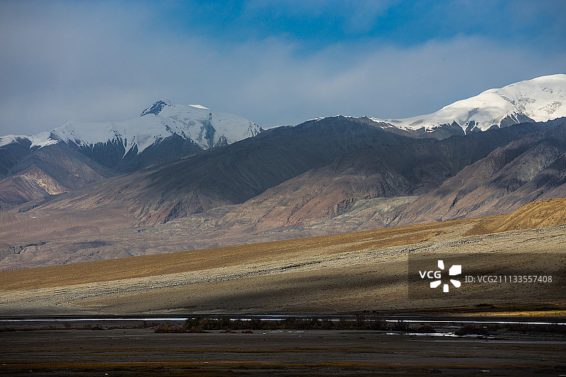 公格尔山图片素材
