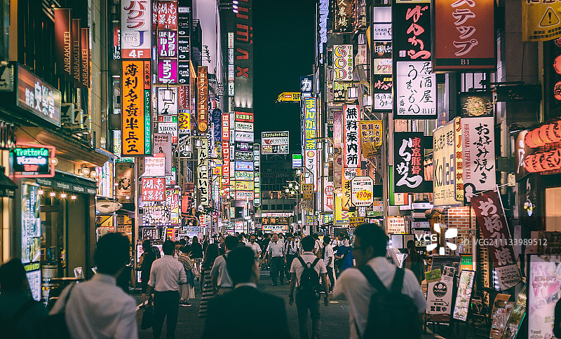 日本东京新宿歌舞伎街风光图片素材