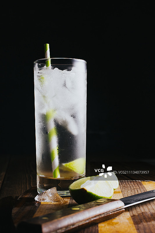 玻璃被水浇图片素材