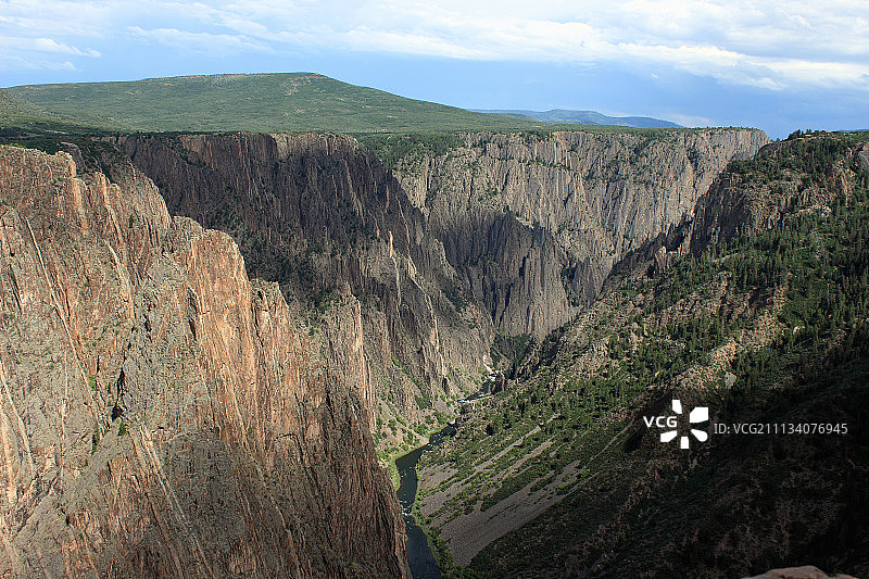 山脉和山谷景色图片素材