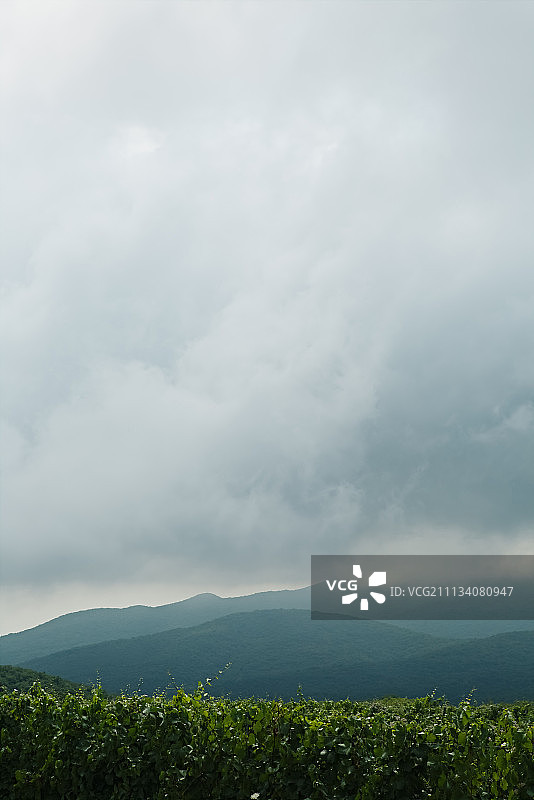 高地雨云图片素材