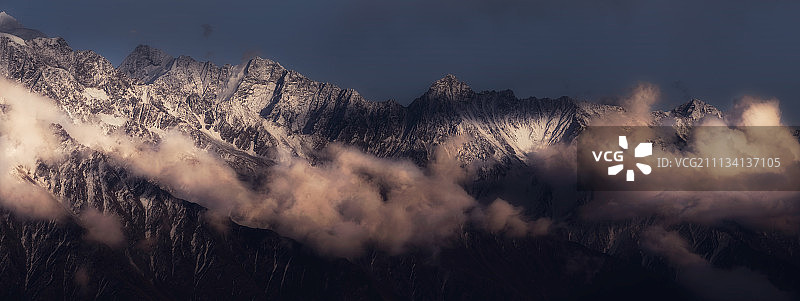 贡嘎黄昏图片素材