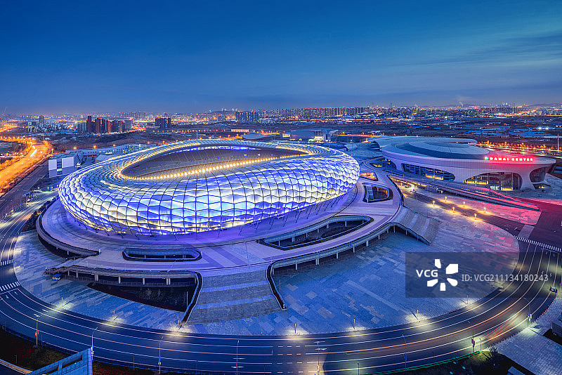 大连体育中心夜景图图片素材