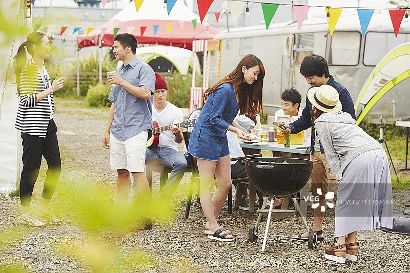 朋友伙伴户外活动图片素材