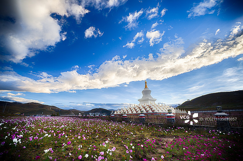 稻城白塔图片素材