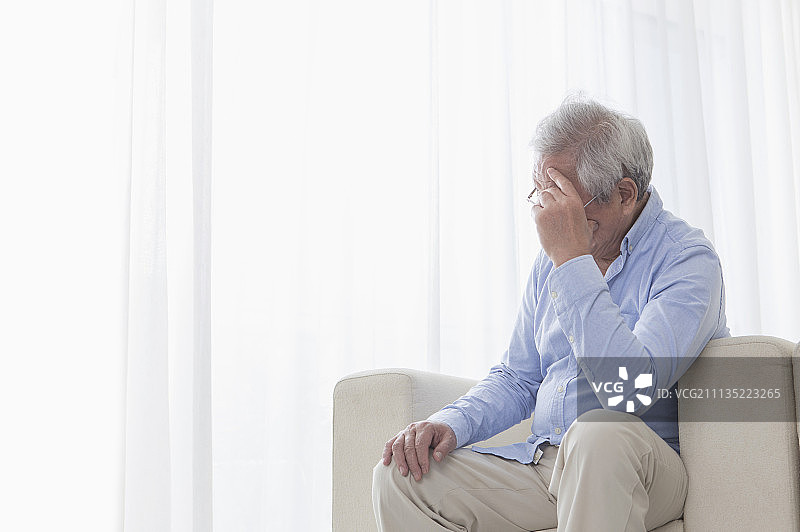 老年男人,头痛图片素材