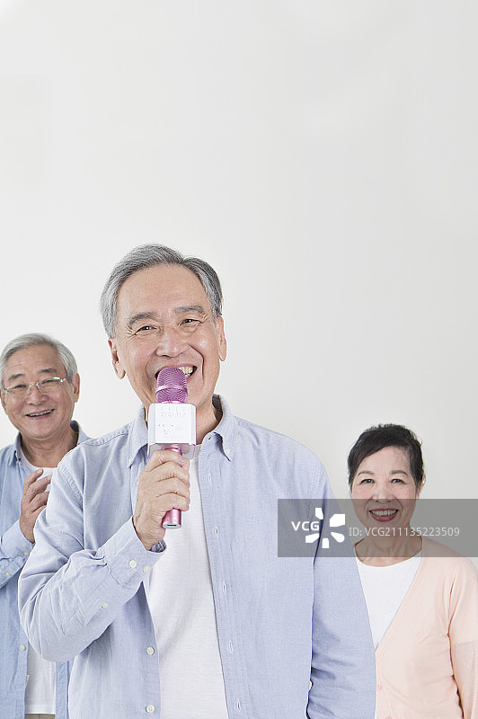 老年男人,老年女人,唱歌图片素材