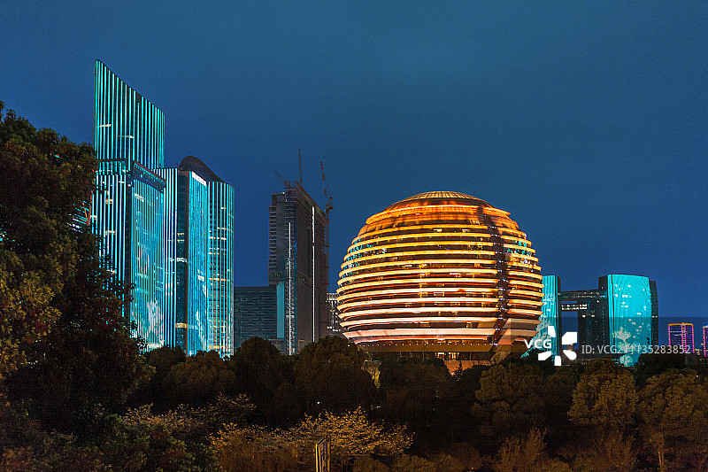 浙江省杭州城市建筑及洲际酒店夜景图片素材