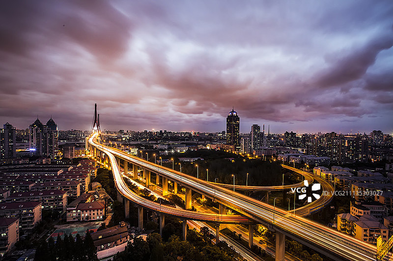 上海杨浦大桥高架车流图片素材