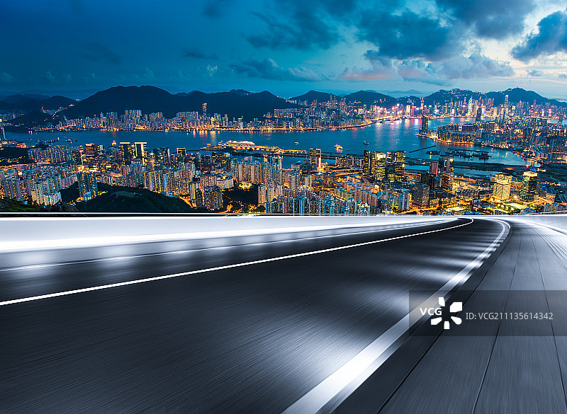 夜晚城市道路图片素材