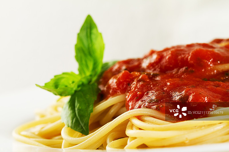 诱人的彩色意式番茄意面图片素材