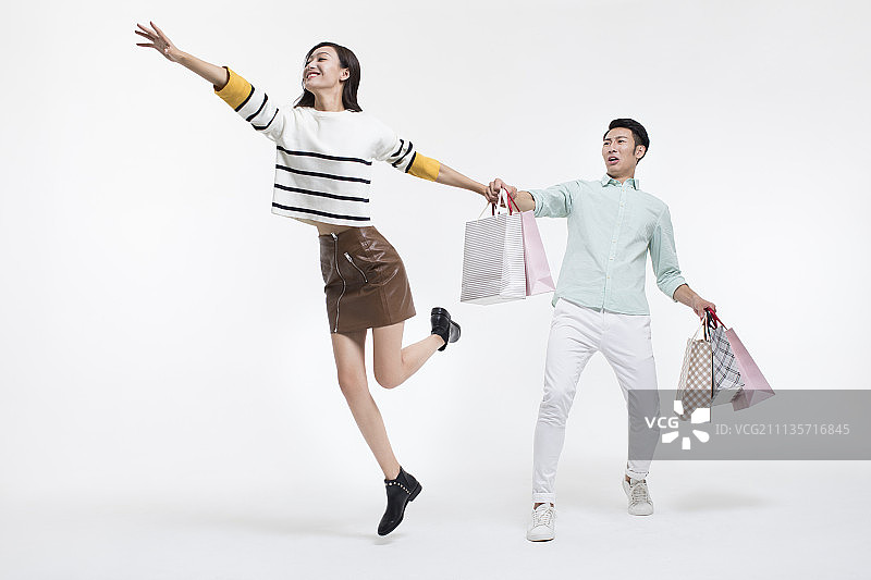 年轻情侣购物图片素材