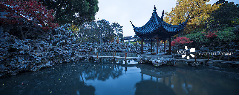 苏州园林秋天夜晚景色图片素材