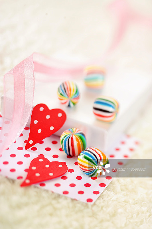 订婚糖果白色情人节图片素材