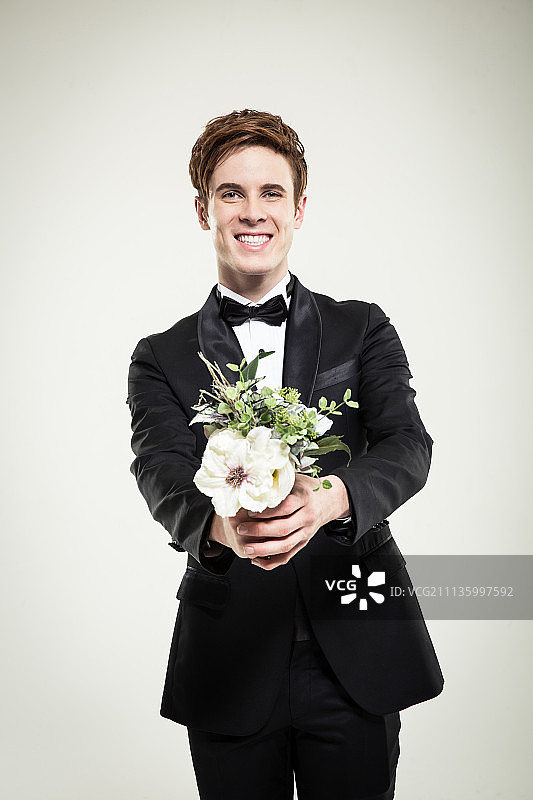 穿燕尾服的外国男人图片素材