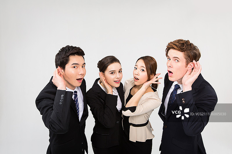 20多岁的男女穿着西装图片素材