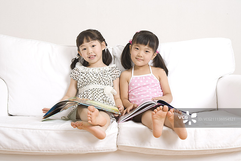 黑发儿童正面照图片素材