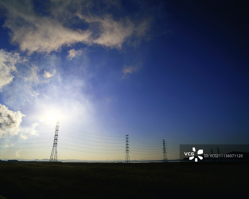 安山的输电塔图片素材