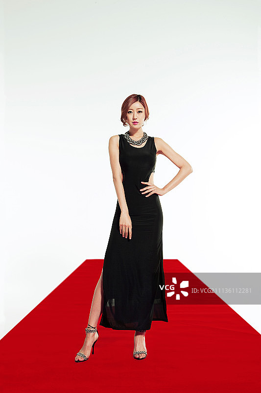 红毯上的女模特图片素材