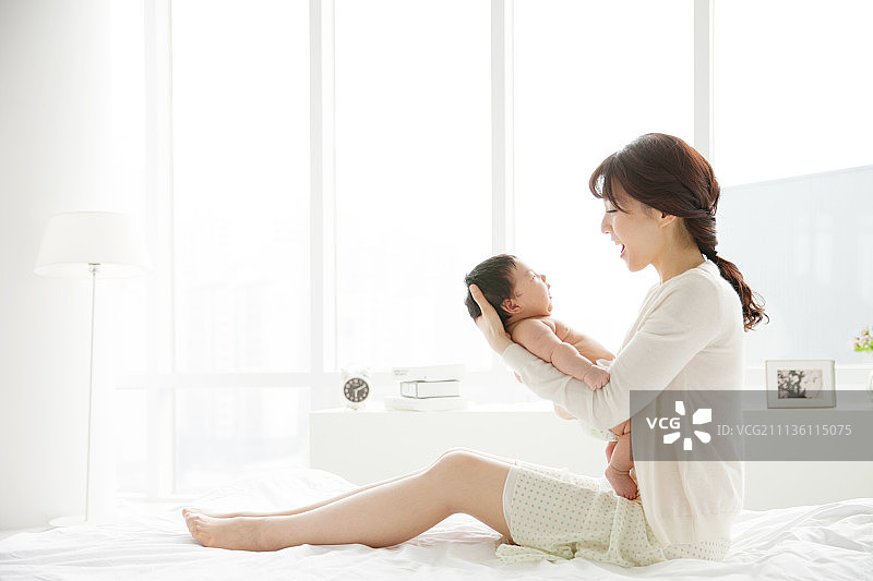 孩子和母亲图片素材