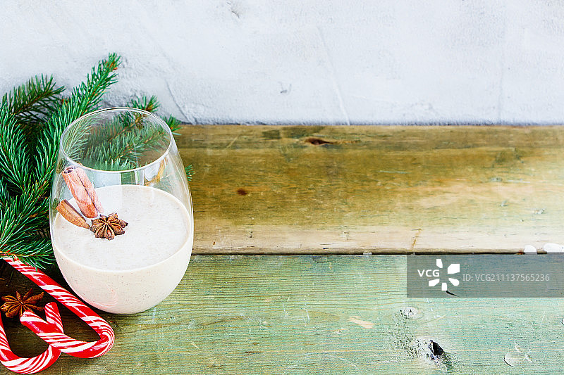 传统冬季蛋奶酒图片素材