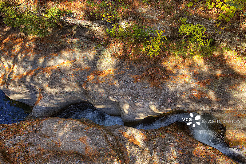 HDR急流岩壁航拍图片素材