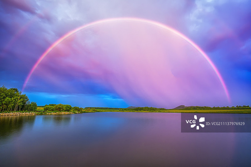 雨后雾虹图片素材