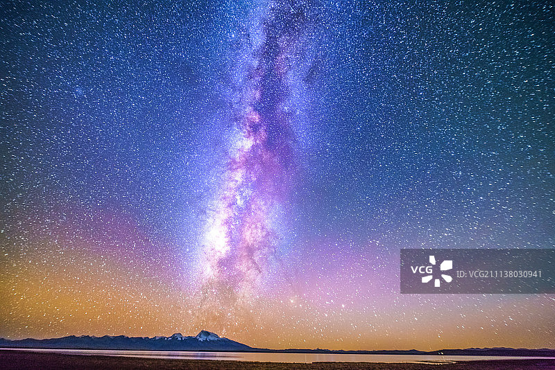 西藏玛旁雍错纳木纳尼峰图片素材