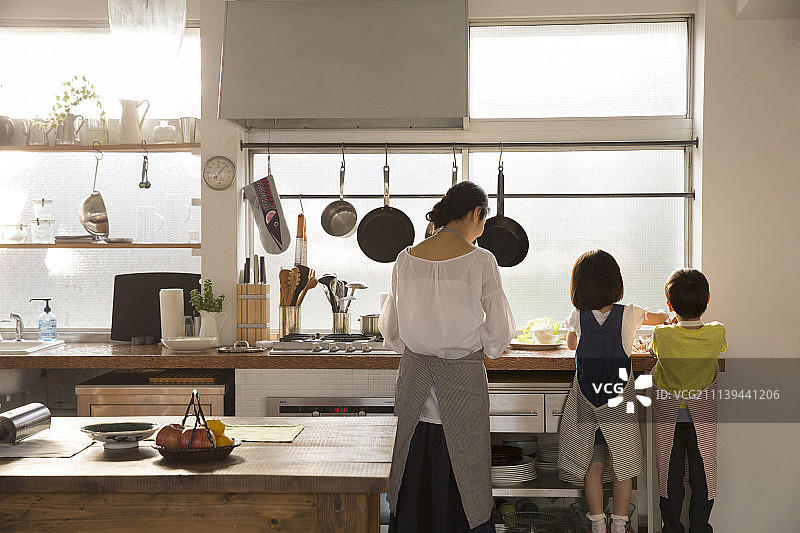 父母身份 父母和小孩图片素材